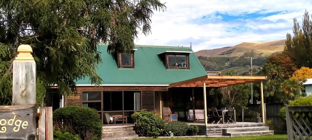 Sch hols avail INTERNET now installed view from all windows. Beach 15 sec stroll