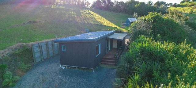 Seascape Cottage - Mahinepua Bay Clifftop Retreat