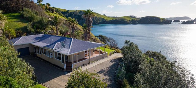 Seascape Point - Mahinepua Bay Clifftop Retreat
