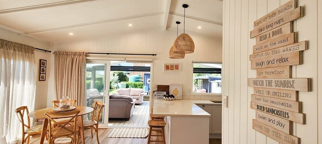 Seashell Cottage - cosy, newly renovated, central, close to shops and beach