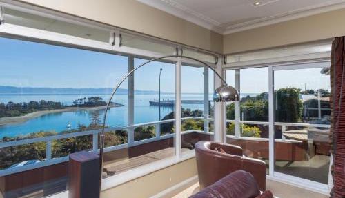 Seaside Manor - Harbour Views, Nelson Waterfront!