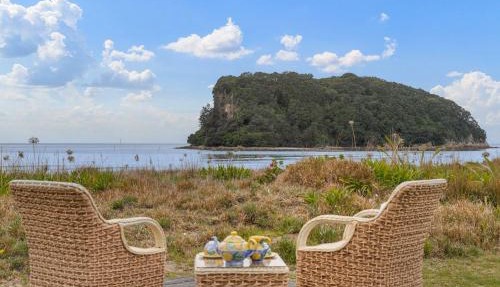 Seaview Escape - Beachfront Home