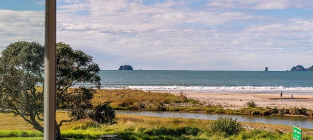 Seaview Studio Apartment - Beachfront with Heated Pool