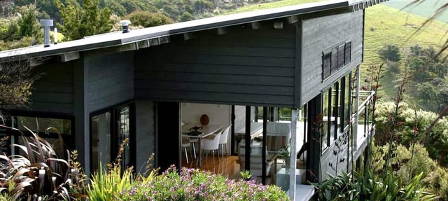 Secluded Coastal Cottage Rental with Stunning Views near Whangarei, North Island