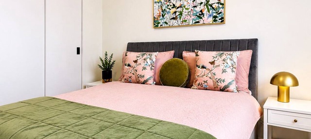 Self-contained 2 beds & 1 bathroom perfect for 4