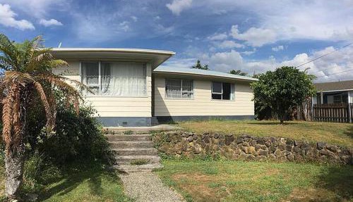 Served 3-Bedroom House A including 5 Double Beds, 1 Single Bed, and 2 King Sofa Beds