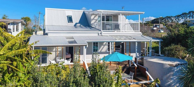 Shelly Beach Cottage – Sunny Coastal Stay