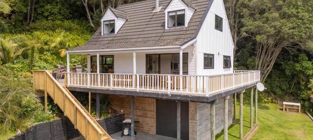 Skippers View - Onemana Holiday Home