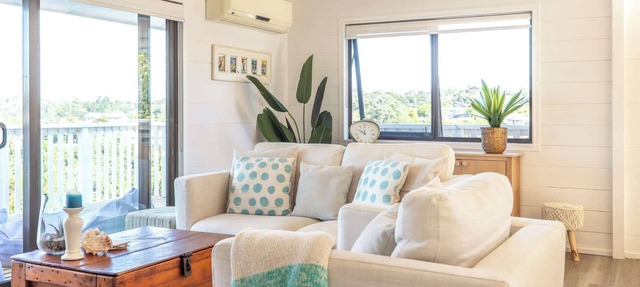 Skomer House - Sea Views & Central Waiheke Living