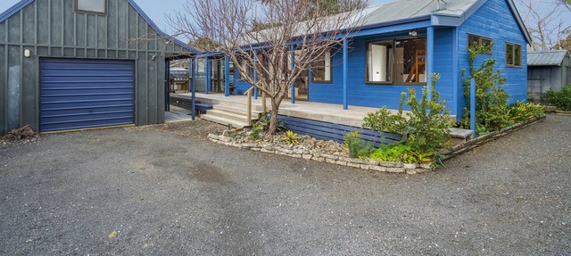 Sky Blue Bach - Whitianga Holiday Home