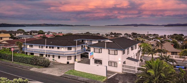 Snells Beach Motel
