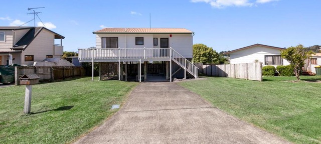 Snells Seaside Bach - Snells Beach Holiday Home
