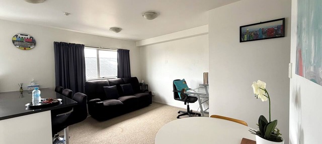 Solo/Couples/Groups 1-10 persons, 4 bedrooms, 1.5bath, 2 parks - full apartment