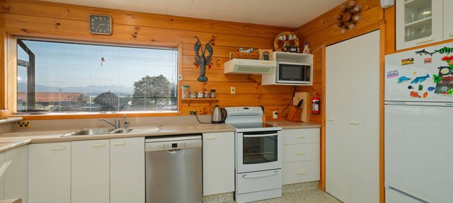 South Bay | Great View | Classic Kiwi Bach - KK922