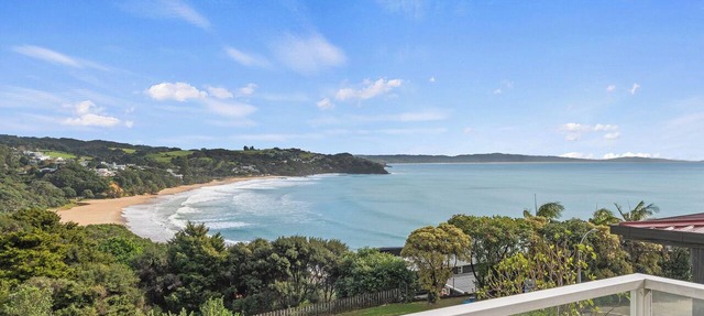 Spa and Surf Retreat - Langs Beach Holiday Home