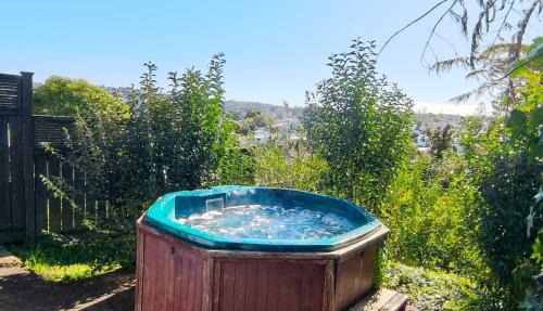 Spa Retreat Spacious 7 BRS 3 Baths Movie Lounge nice Garden with Parking