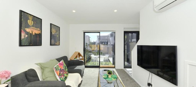Spacious 2BR Townhouse with Yard Wilmer Street