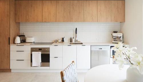 Spacious 3 Bedroom Townhouse Steps from the CBD