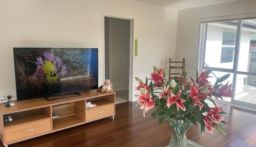 Spacious 3 BR house near sumner