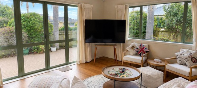 Spacious 3BR Family Home Garden & Garage