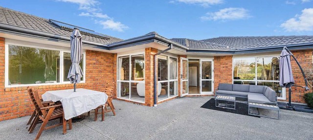 Spacious 4BR Retreat | Halswell Domain Park & Lake Views
