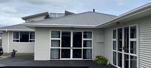 Spacious beachside family home Carters Beach
