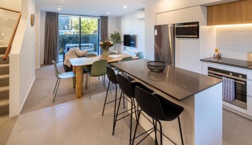 Spacious CBD Family Townhouse - Stadium and Parking