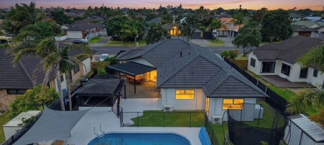 Spacious Family Beach House with Pool – Perfect Papamoa Getaway