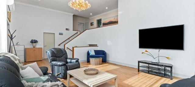 Spacious Greenhithe Sanctuary - Air-Con and Deck