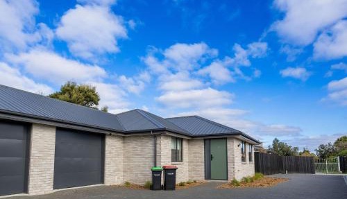 Spacious Hornby Home Sleeps 8 Garage & Yard