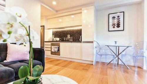 Spacious one bedroom apartment in Newmarket