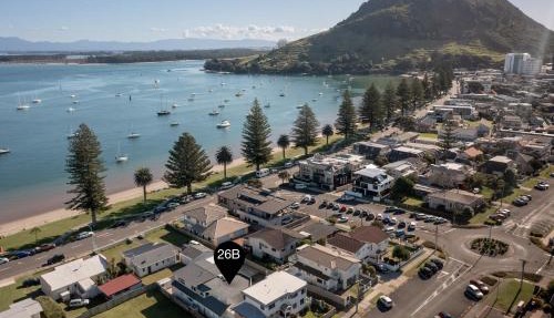 Spacious Retreat Steps to Beach Shops & Hot Pools