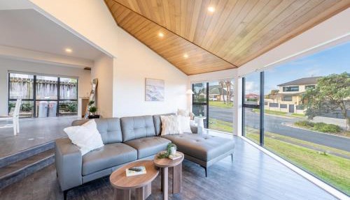 Spacious Seaview 3-Bedroom Home in Orewa