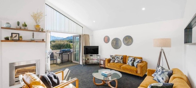 Spacious Six-Guest Townhouse