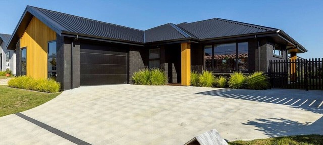 Spacious Taupō Home - Arcade, Games, Walk to Lake