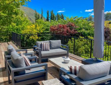 Spacious Wanaka Escape with Outdoor Living - Rippon Lea