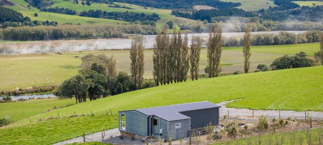 Strathvale River Cottage - Winton Holiday Home