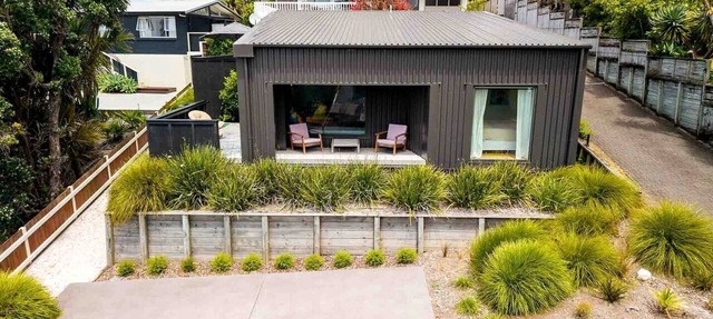 Stunning Coastal Holiday Home with Ocean Views Near Martha Mine, Waihi Beach, New Zealand