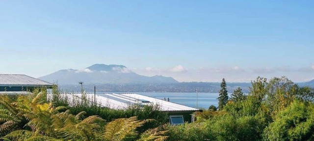 Stunning Lake Views in Acacia Bay