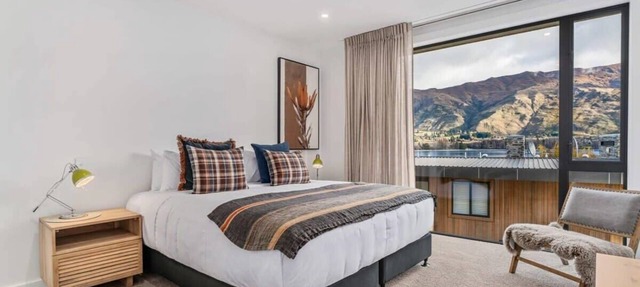 Stunning Lakefront Studio with Hot Tub & Views