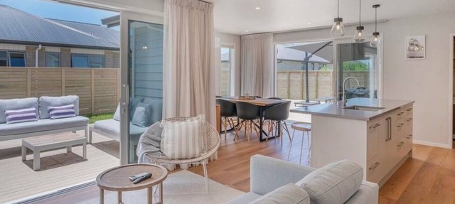 Stunning new 4 bedroom 3 bathroom home close to town and the beach in Whitianga