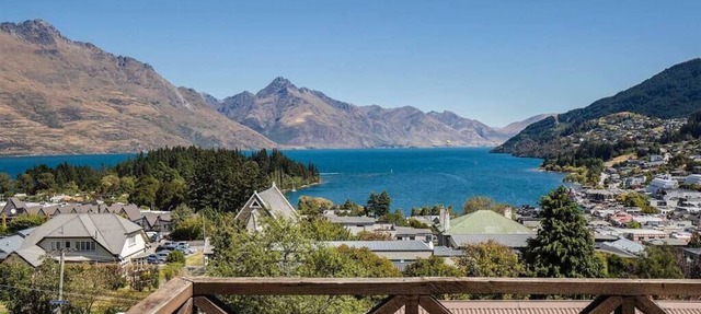 Stunning Views with a Fantastic Location!