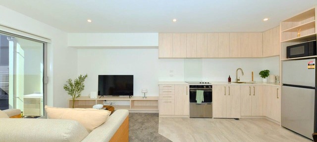 Stylish 1 Bedroom Apartment with Private Yard