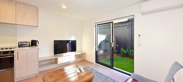 Stylish 1BR Stay on Moorhouse Avenue