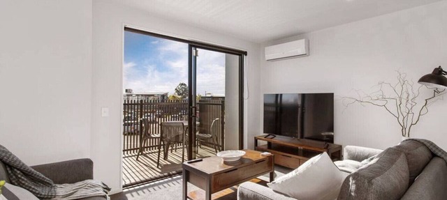 Stylish Brand New Sunny 3Bdrm 3Bth garage sleeps 6