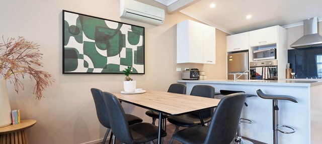 Stylish City Pad – Luxe, Comfy, Central
