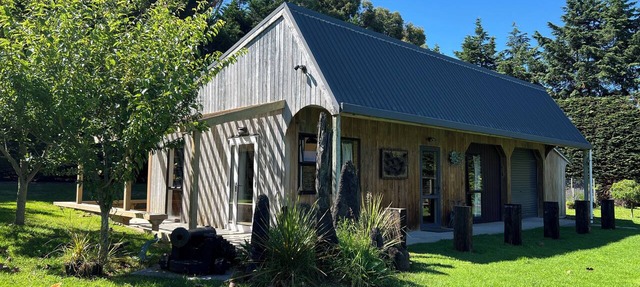 Stylish Retreat - Great for longer stays! Peaceful and private.