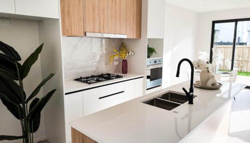 Stylish Retreat - Modern Comfort & Relaxing Stay