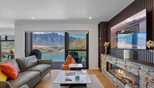 Summit Haven – Centre | 5BR New Build | 2 Spas
