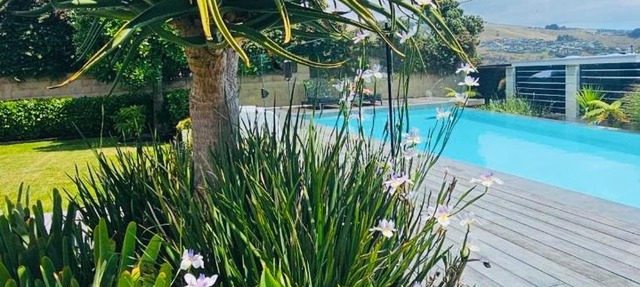 Sumner, Christchurch Luxury 2 Bdrm Ground Level Apt with Private Pool located on Scarborough Hill